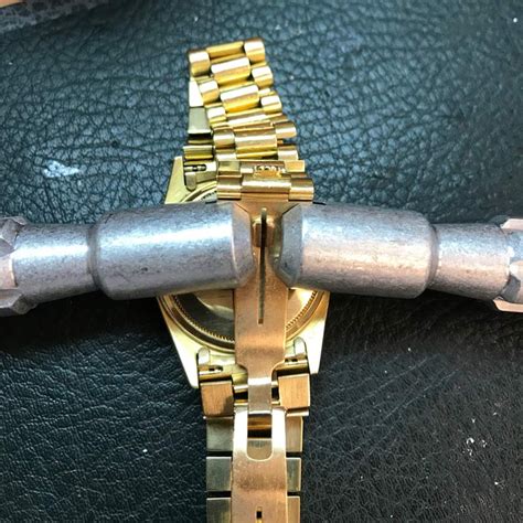 rolex bracelet adjustment tool.